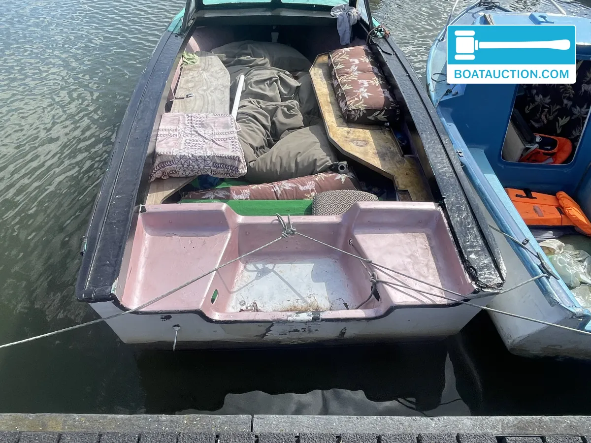 foto: 5 Motorboot 450