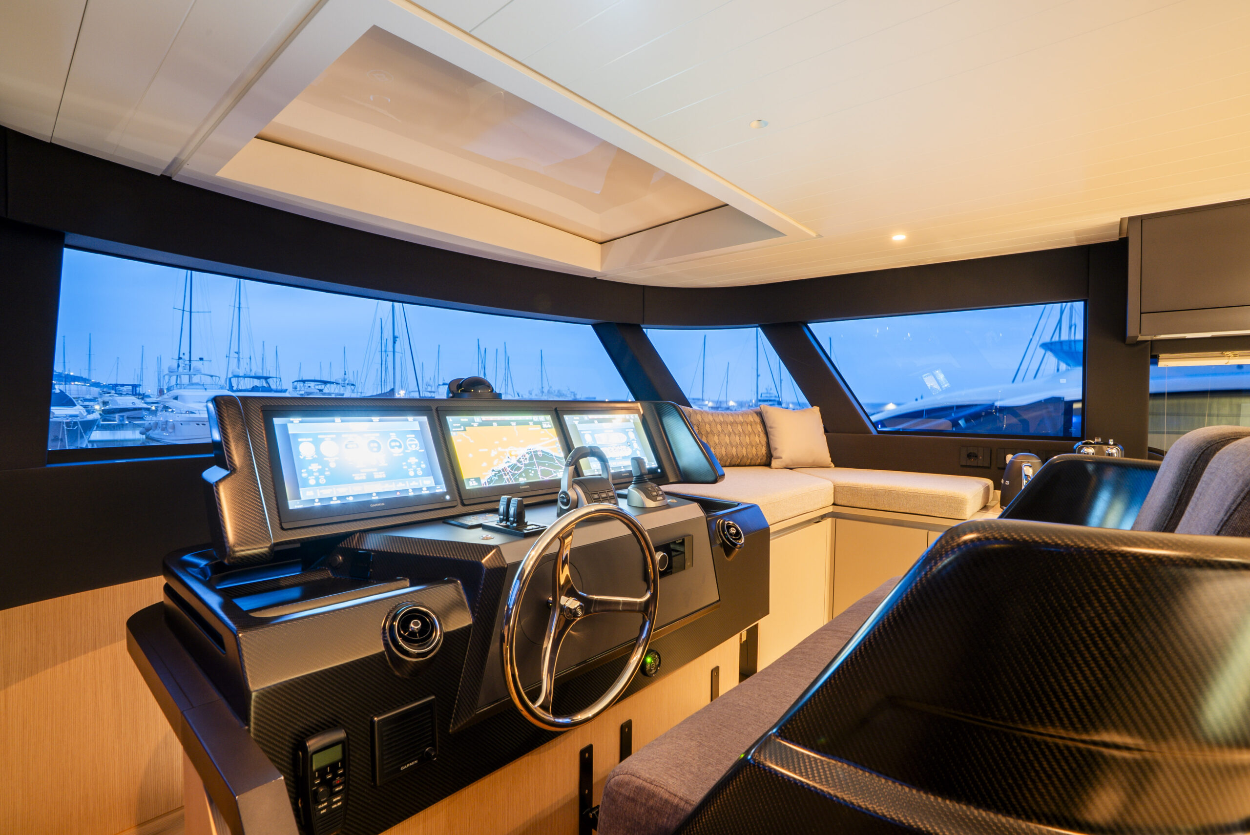 foto: 66 Bluegame BGX70 / BGX73