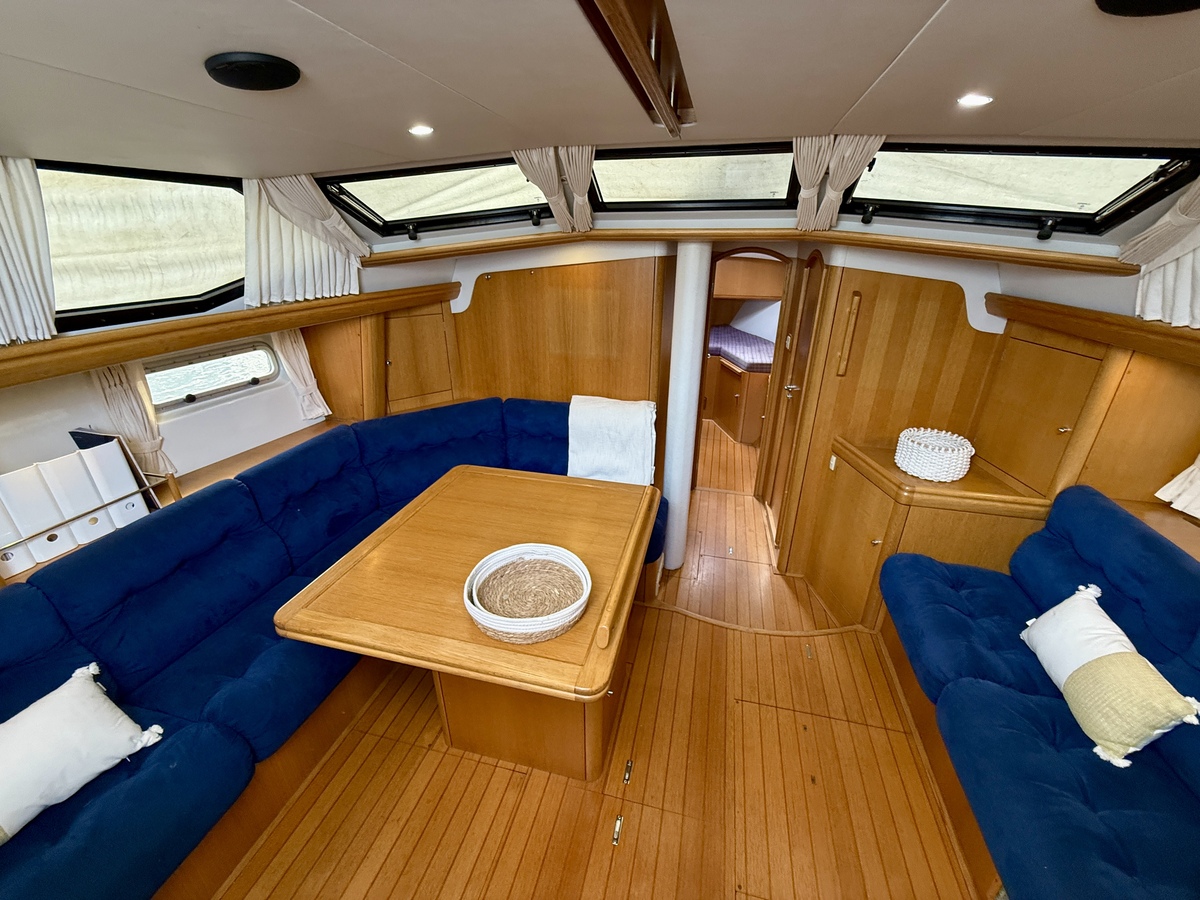 foto: 29 Oyster 45 Deck Saloon