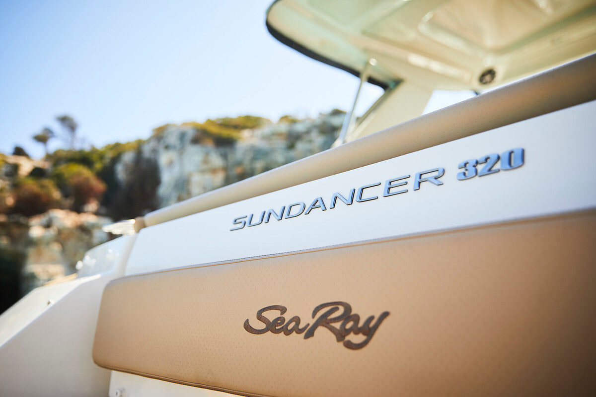 foto: 9 Sea Ray Sundancer 320