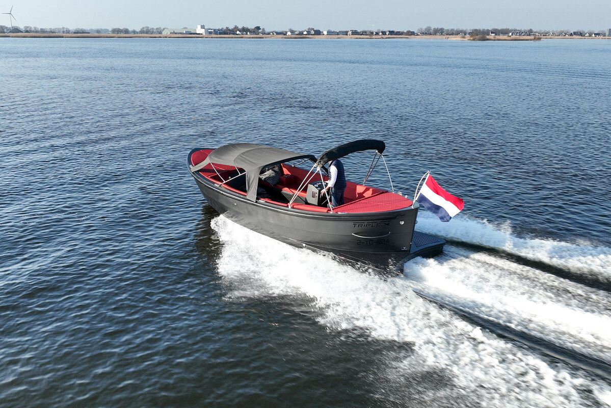 foto: 47 Triple X 800