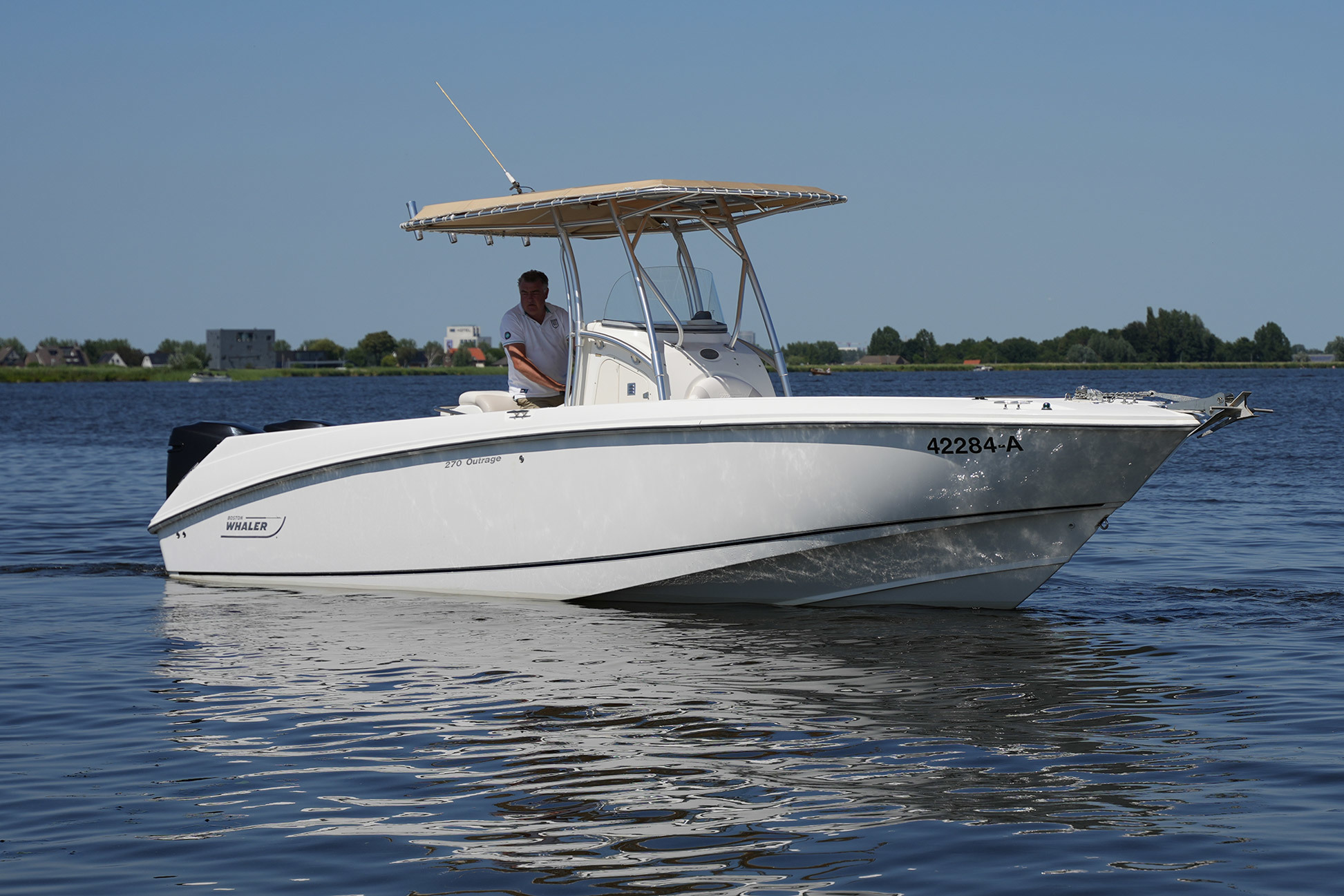 foto: 28 Boston Whaler 270 Outrage