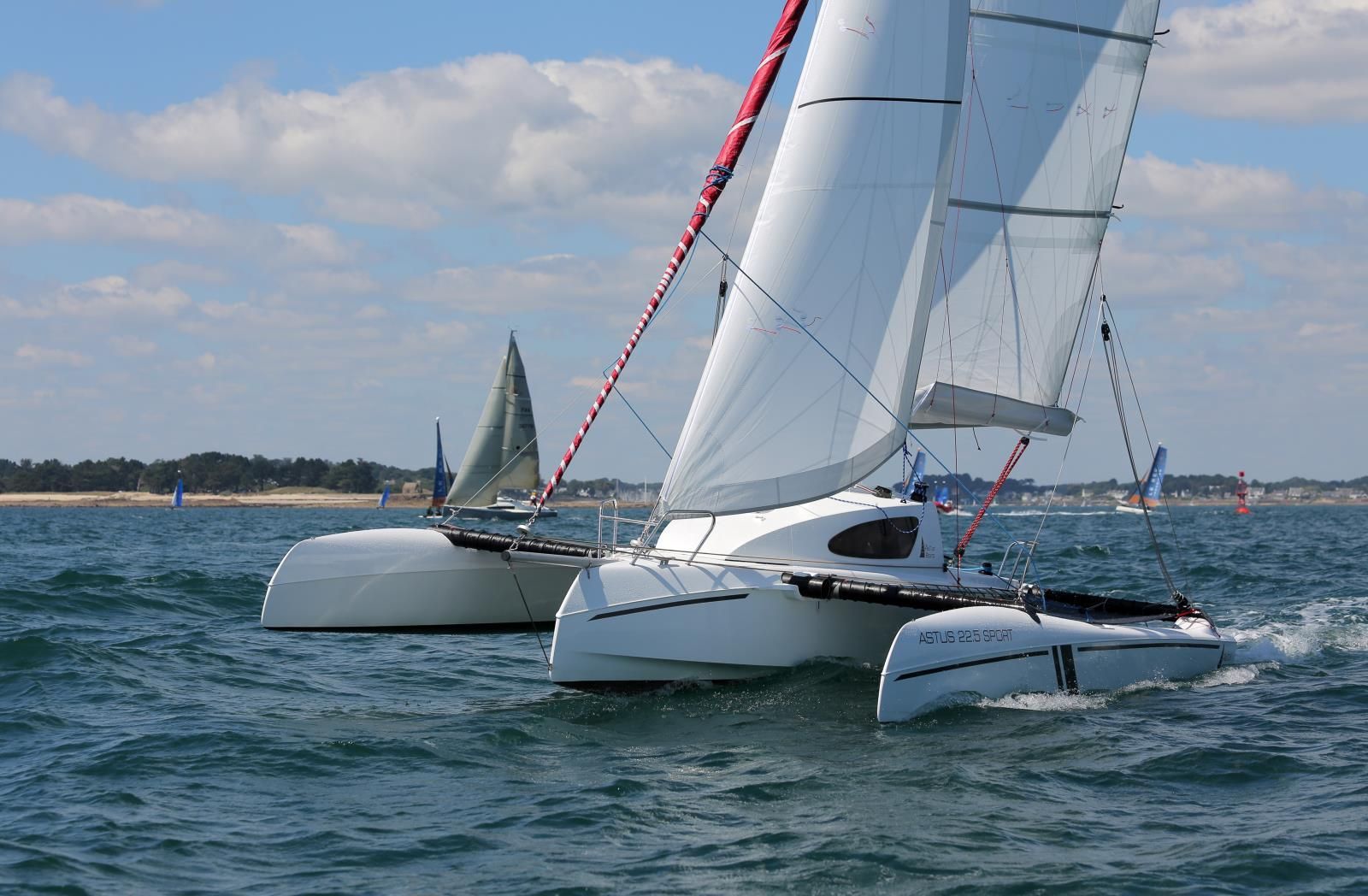 hoofdfoto: 1 Astus 22.5 Trimaran