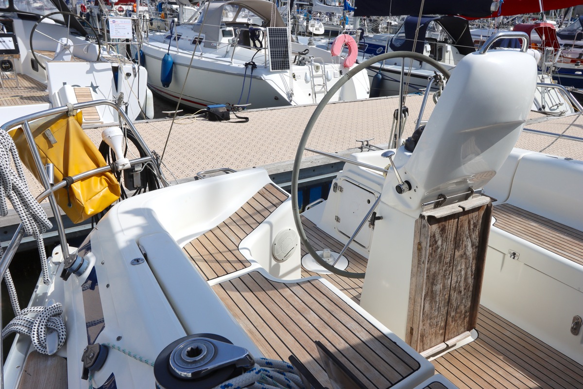 foto: 84 Bavaria  38-3 Cruiser