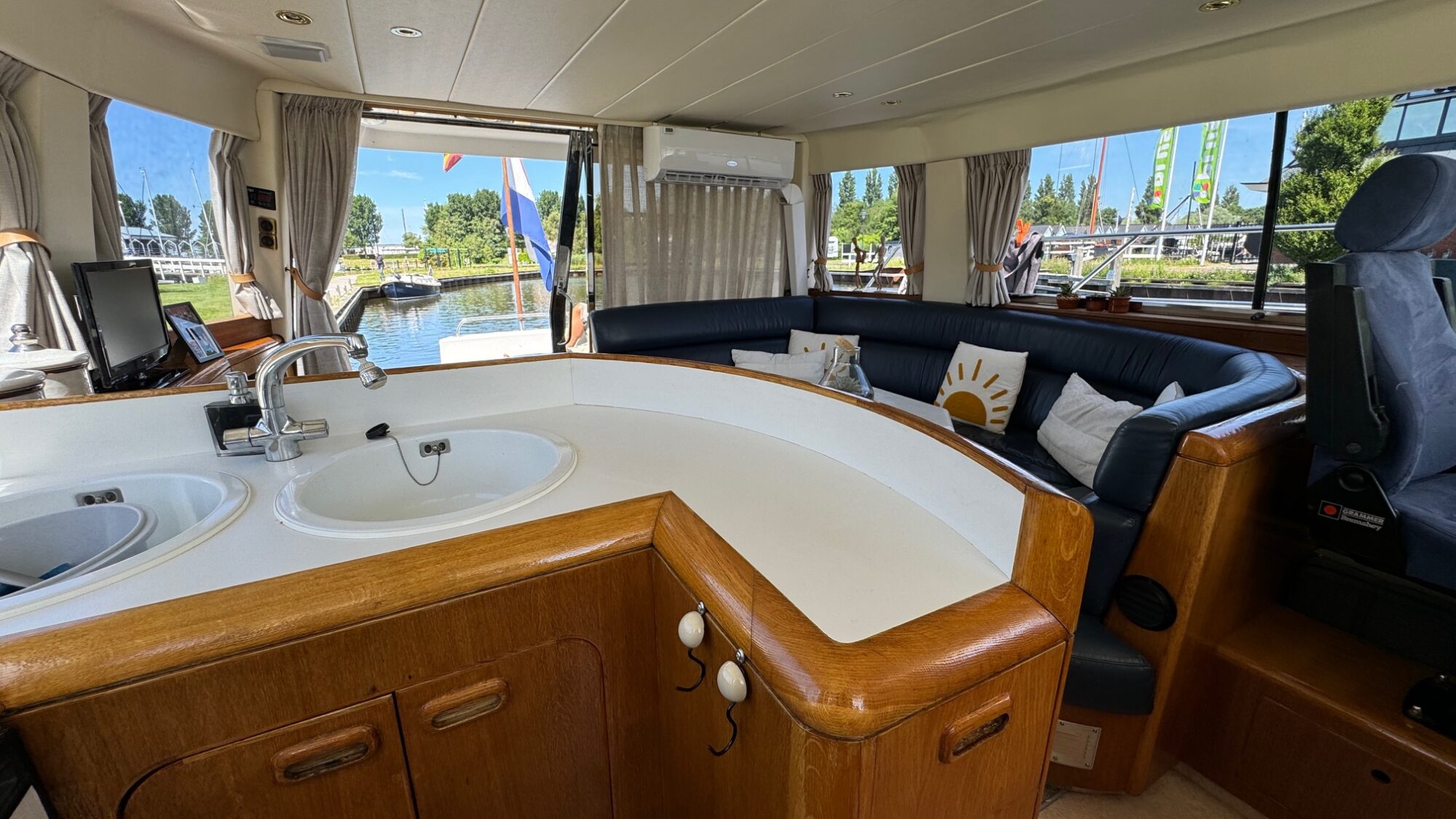 foto: 51 Whitewater Whitewater Wolfe 46 Flybridge