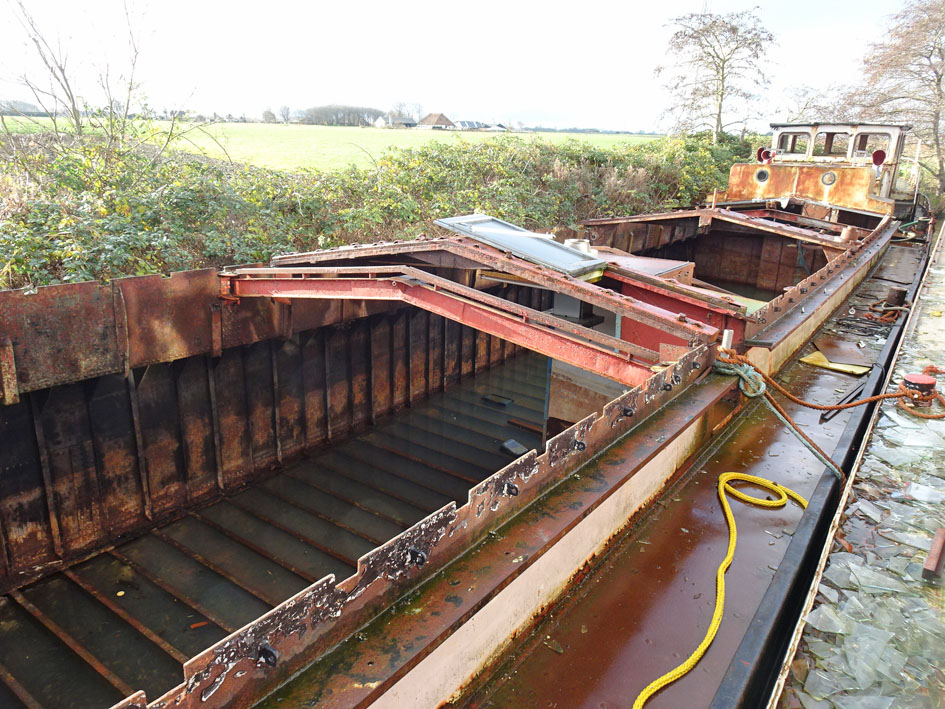 foto: 15 Luxe Motor Elizabeth III 42.46 casco