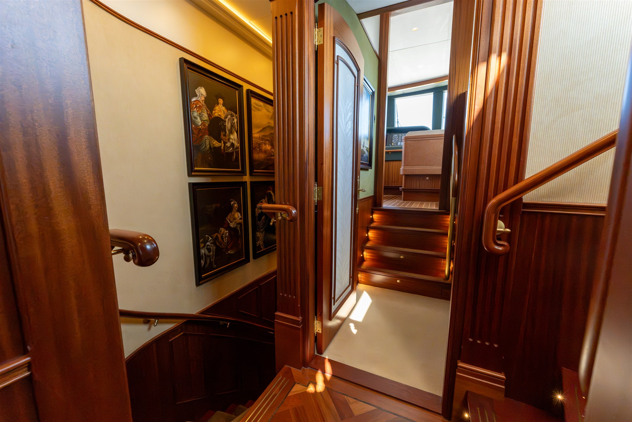 foto: 70 Van Der Valk Shipyard Custom Explorer