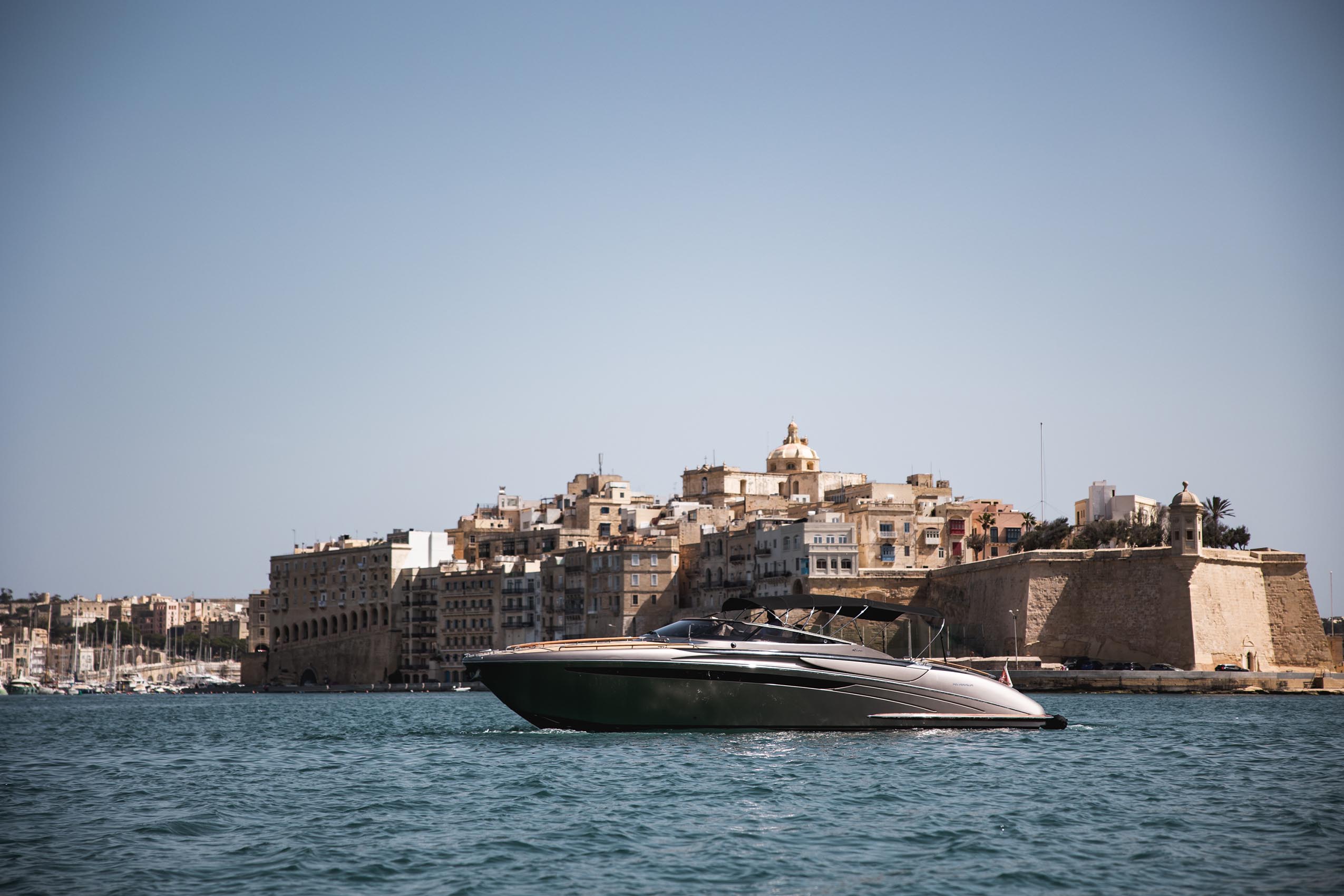 Riva 44