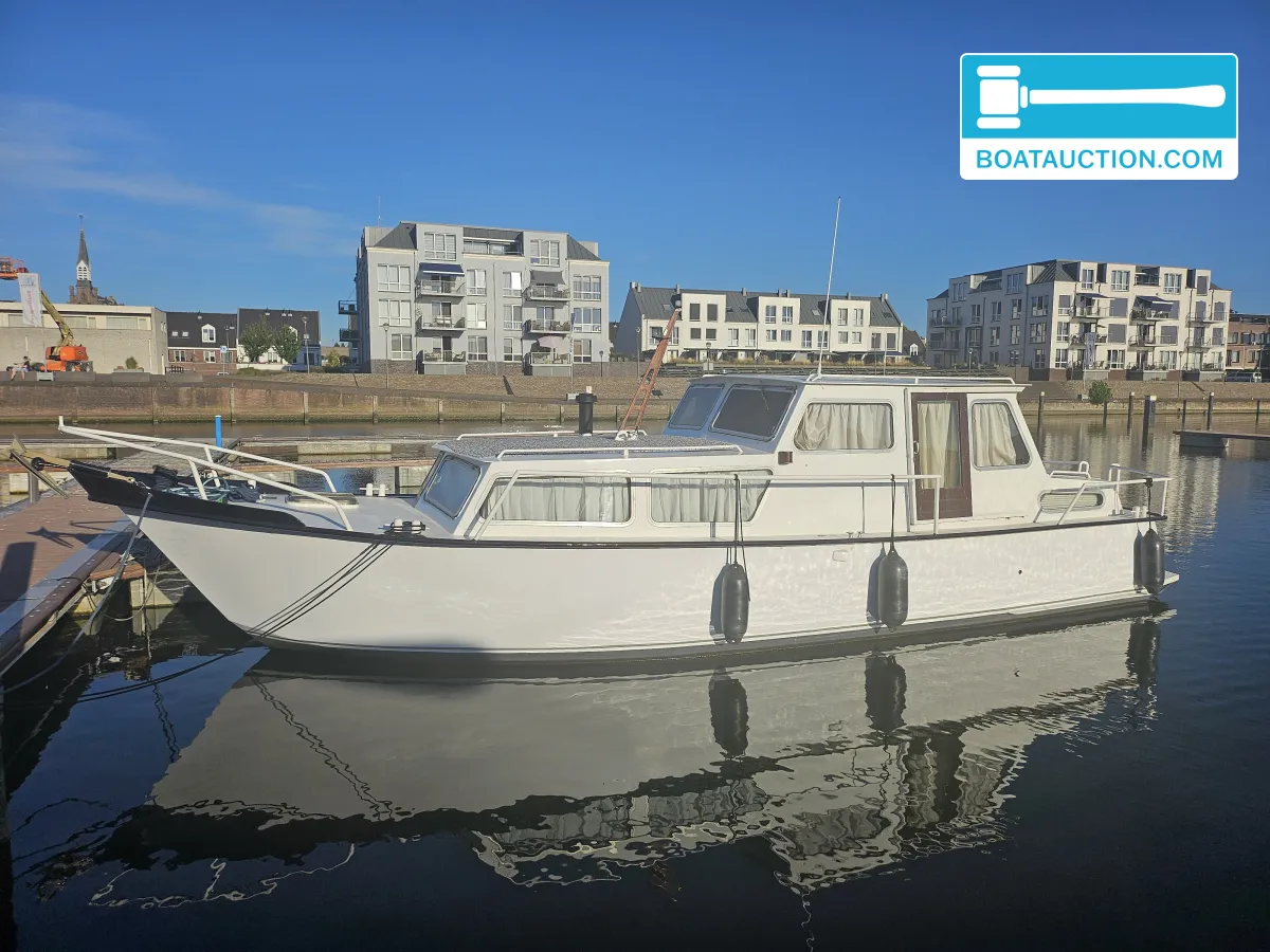 hoofdfoto: 1 Motorboat 1050