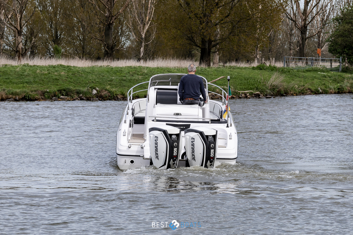 foto: 14 Ranieri Voyager 26S