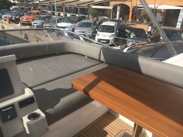 foto: 22 Azimut 50 Fly