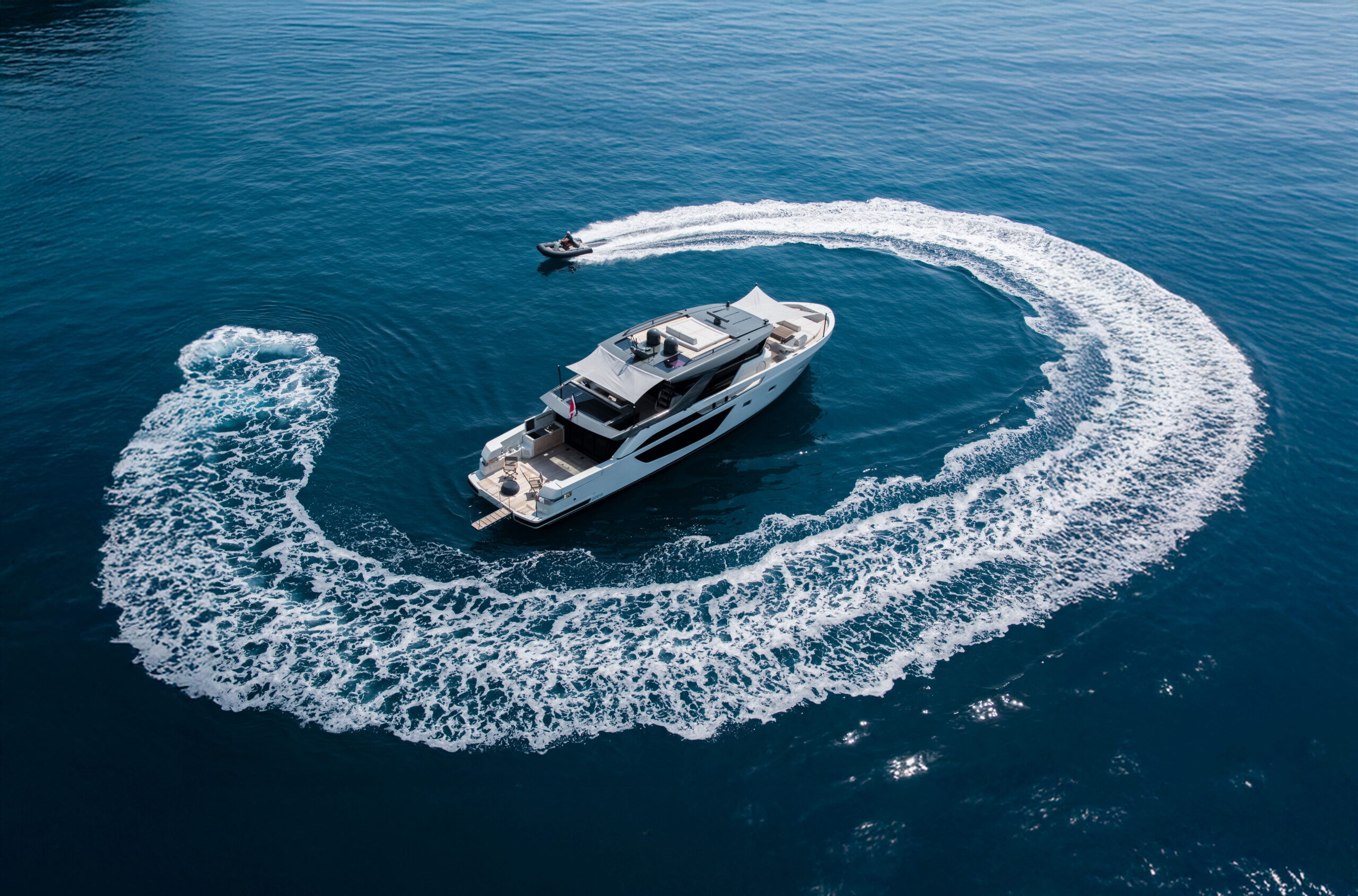 foto: 67 Bluegame BGX70 / BGX73