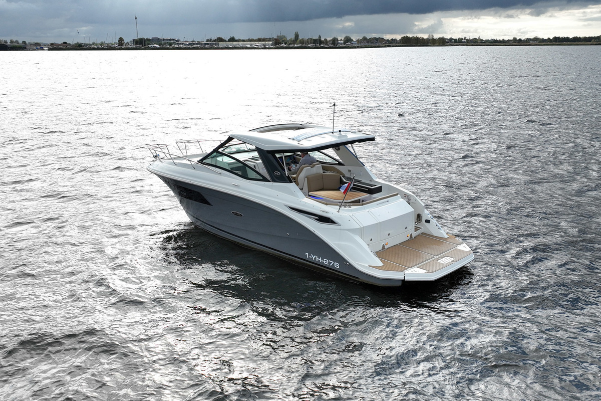 foto: 56 Sea Ray Sundancer 320