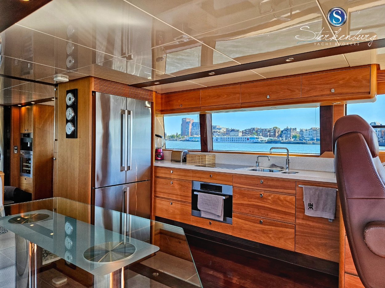 foto: 27 Van der Valk Continental II 2300 ALU-IPS