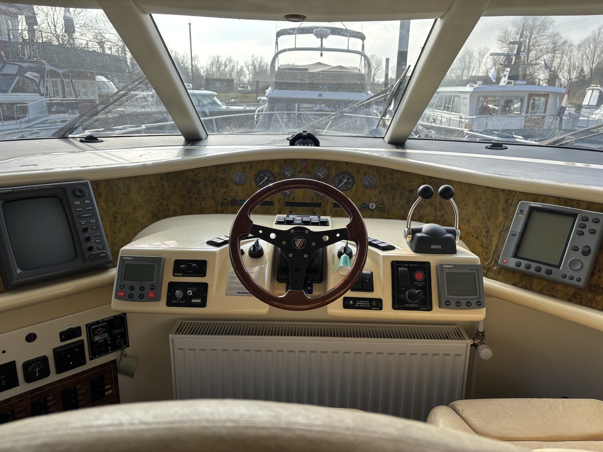 foto: 32 Fairline Squadron 52