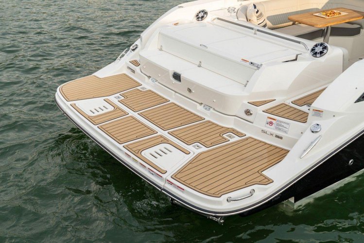 foto: 6 Sea Ray SLX 350