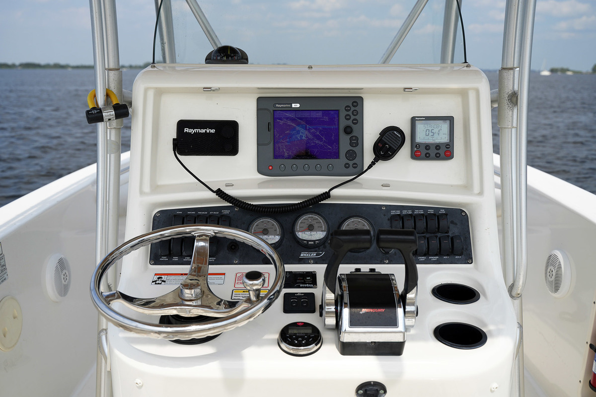foto: 23 Boston Whaler 270 Outrage