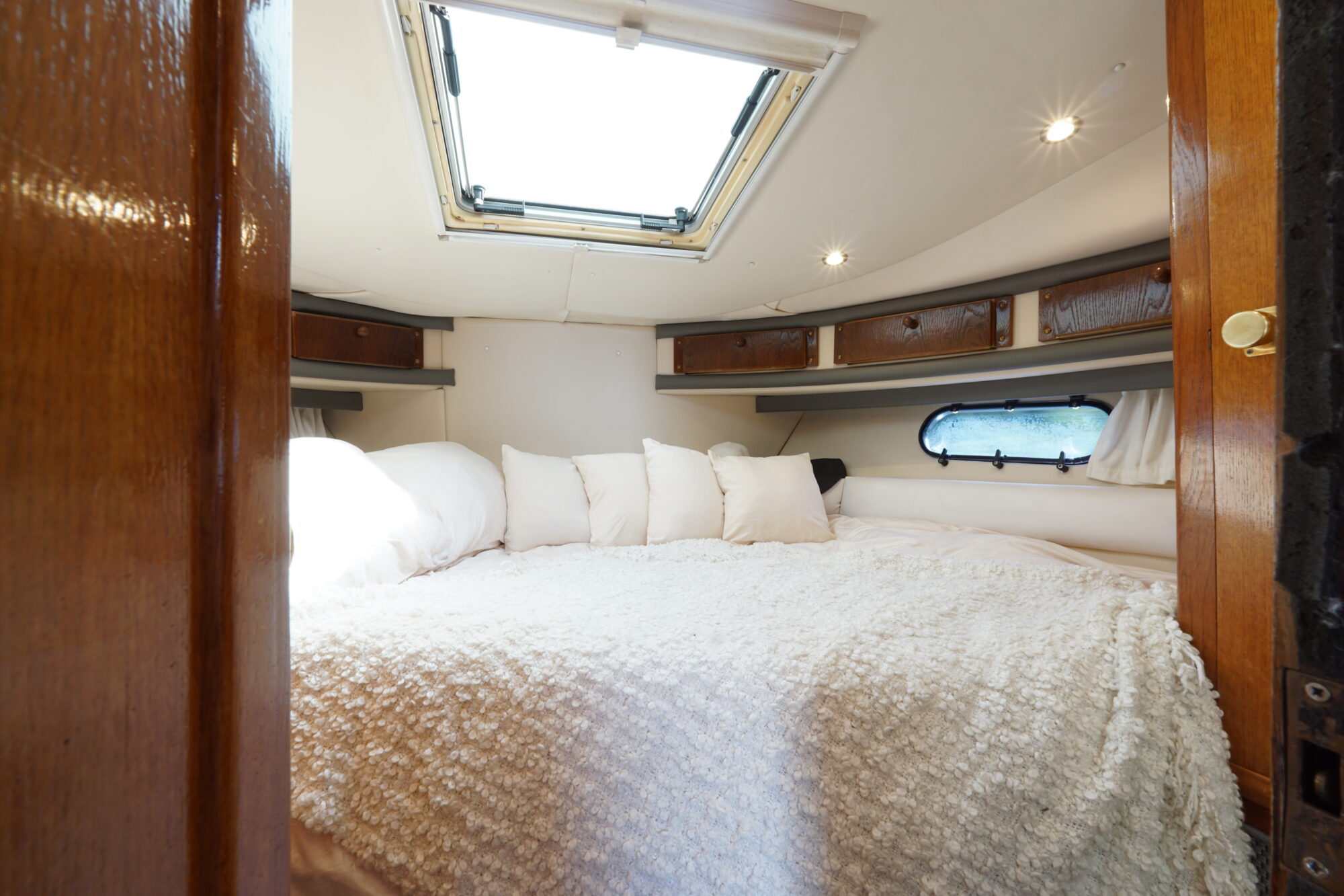 foto: 25 Sealine Sealine 328 Sport Bridge