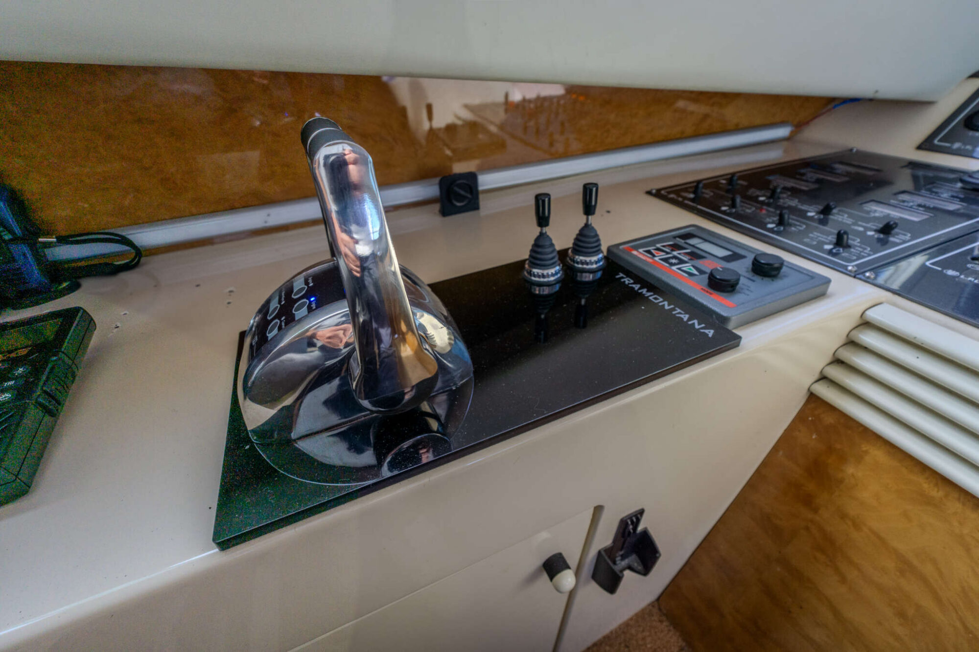 foto: 47 Mochi Craft Mochi Craft 43 Flybridge