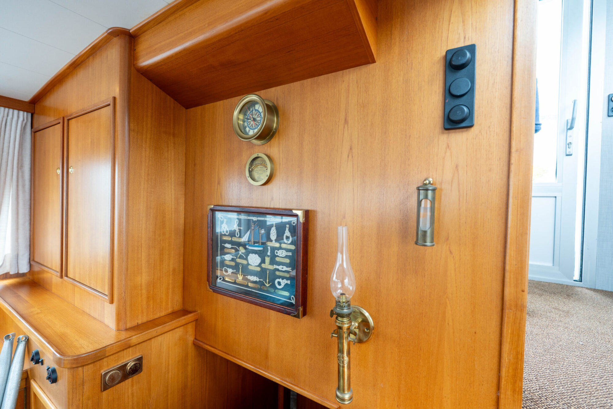 foto: 56 Pieter Beeldsnijder Pieter Beeldsnijder Spiegelkotter 15.00 VS