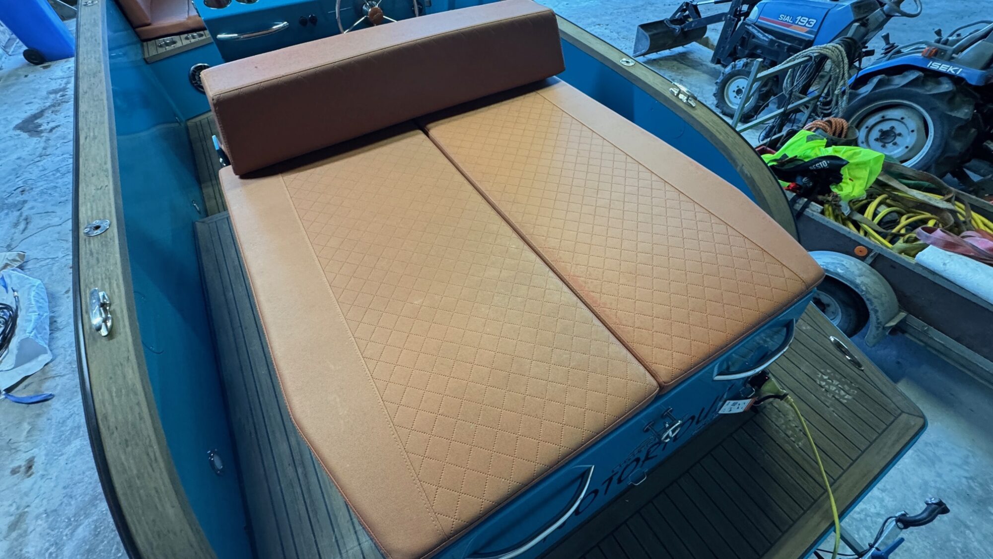 foto: 18 Futuro Boats Futuro ZX-20L Tender