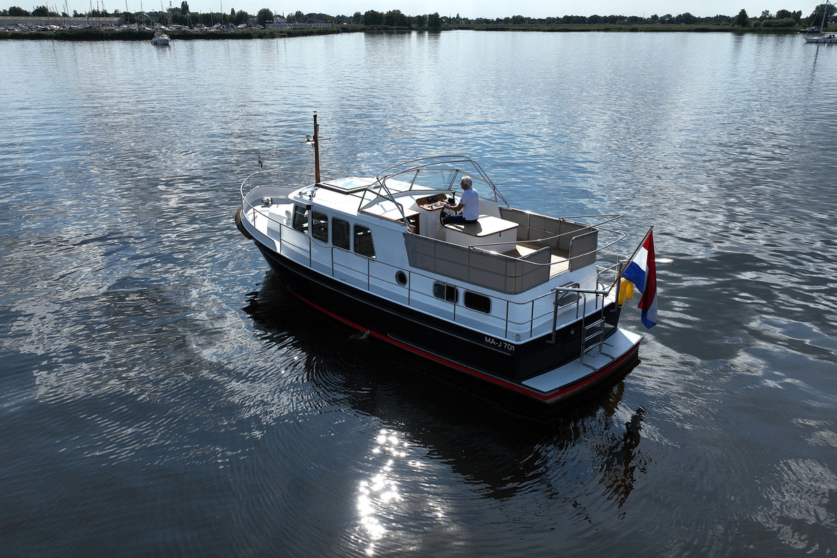 foto: 37 Hellingskip 1100 AK