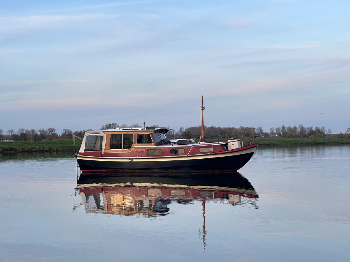 hoofdfoto: 1 Motorjacht Lovely  985 OK