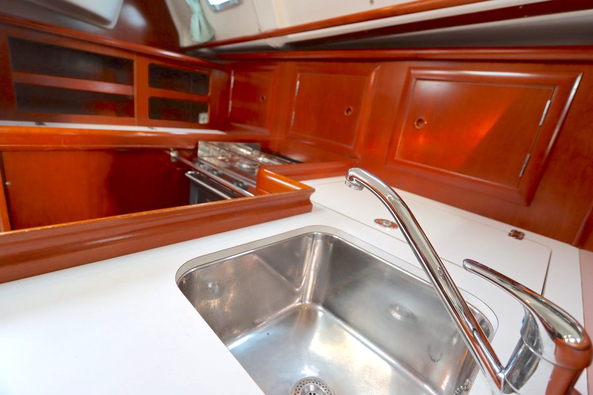 foto: 29 Beneteau Oceanis Clipper 331 Lifting keel