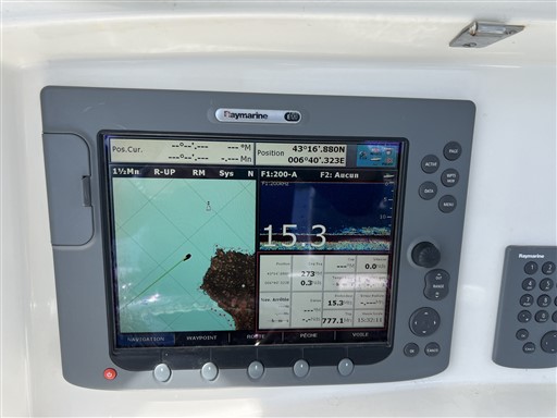 foto: 19 Boston Whaler 320 Outrage - 2X Mercury Verado 250