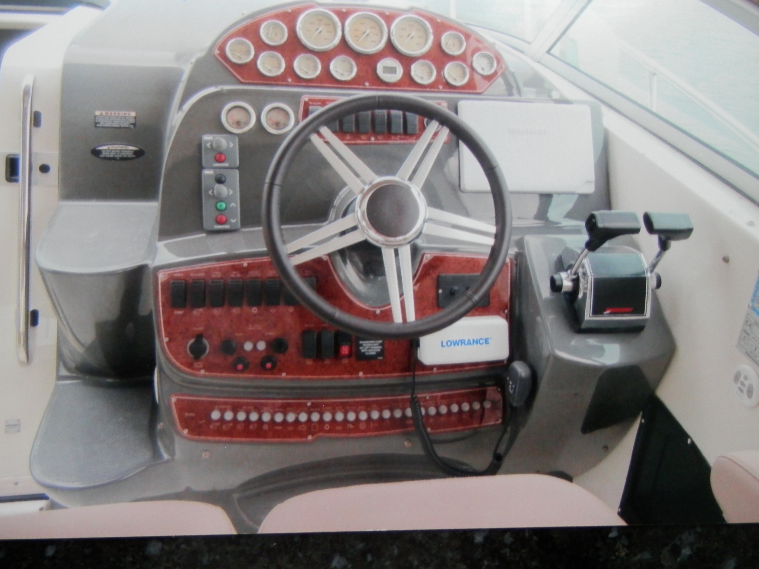 foto: 12 Bayliner 325 SB