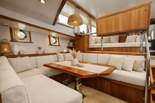 foto: 122 Serious Yachts Serious Yachts Gently Low Bridge 45 Sedan