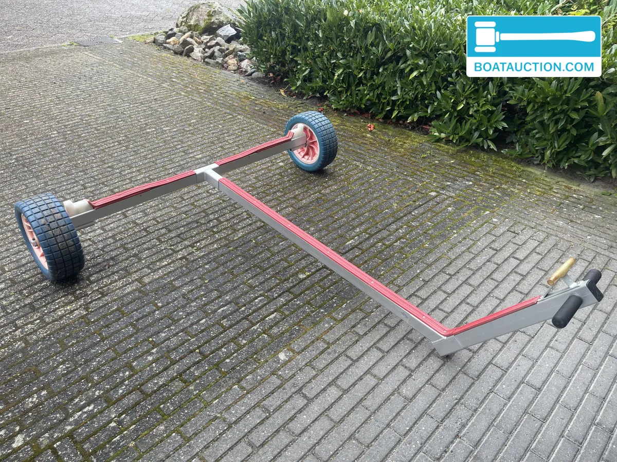 foto: 4 Far East Boats Optimist Strandtrailer