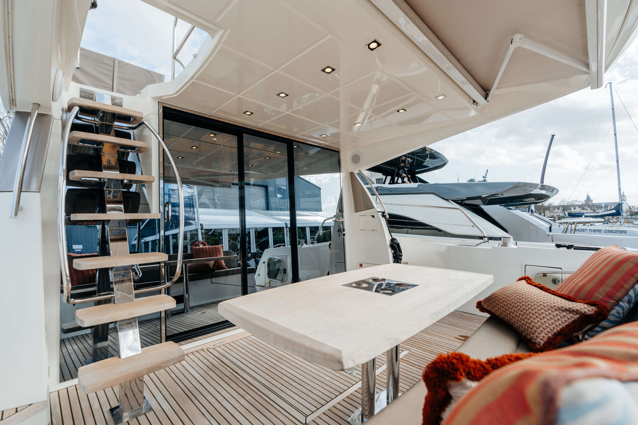 foto: 35 Prestige 550