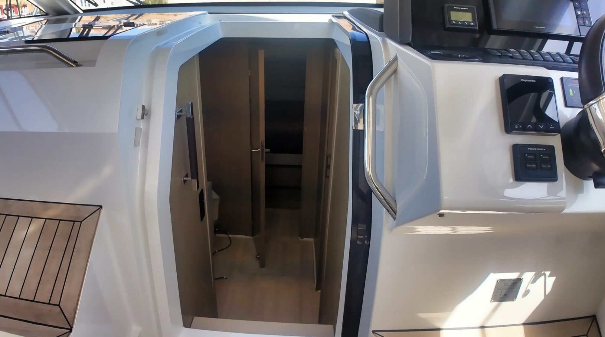 foto: 780 Sealine Sealine S335