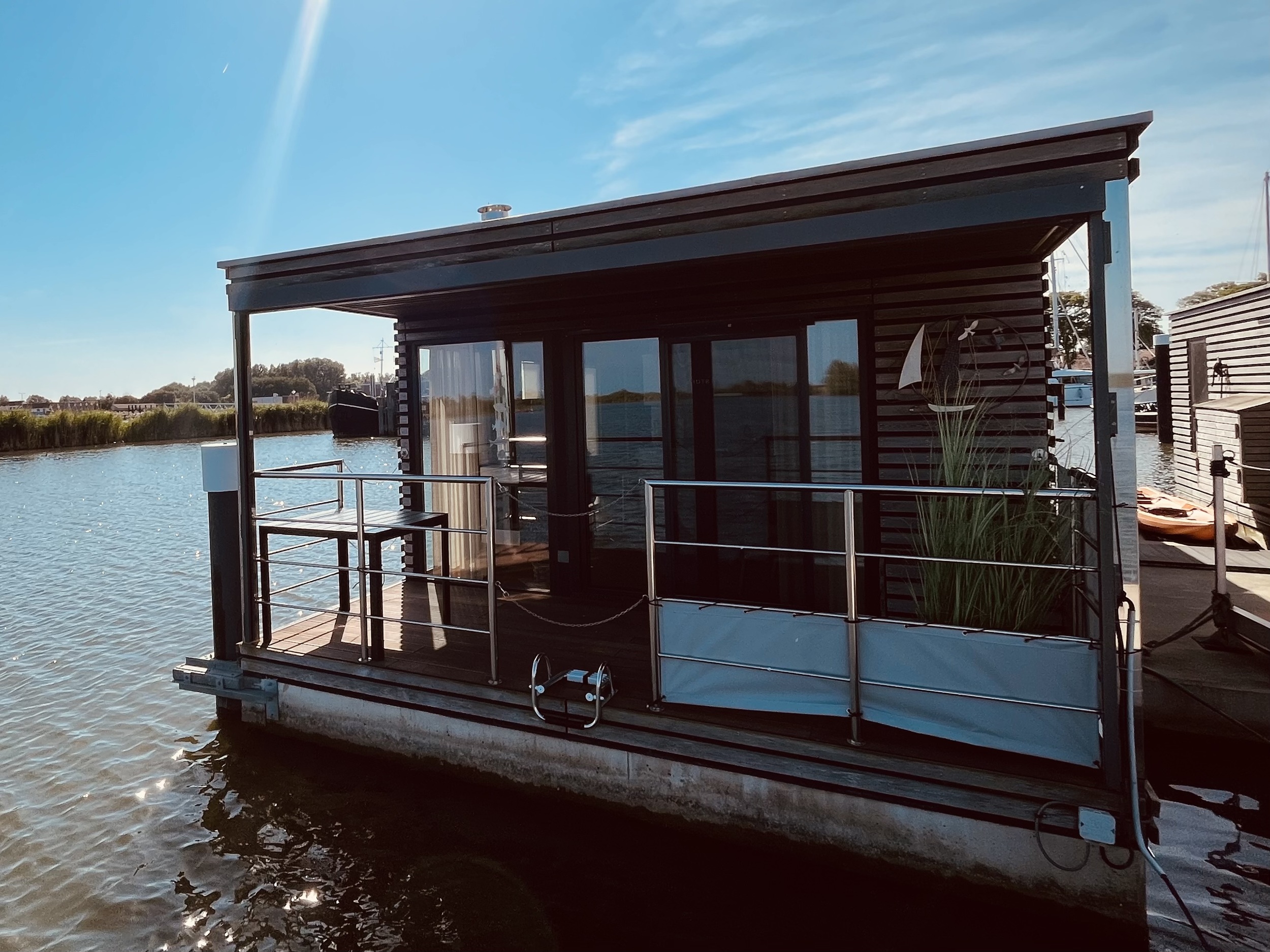 foto: 21 HT4 Houseboat Lelystad Ligplaats