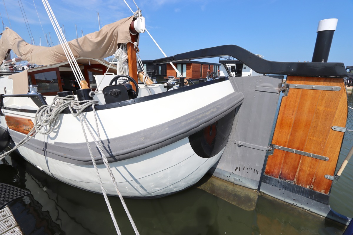 foto: 28 Tjalk Woonboot 