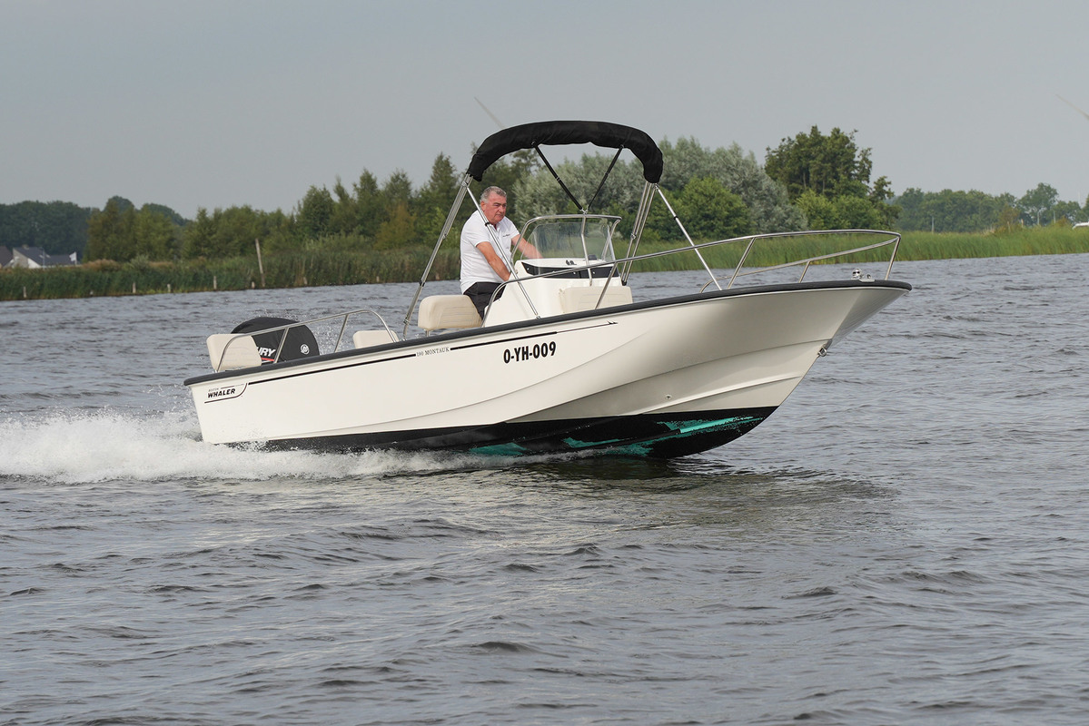 foto: 33 Boston Whaler 190 Montauk