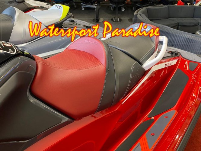 foto: 5 Sea-Doo RXT-X 325 Fiery Red Tech Package