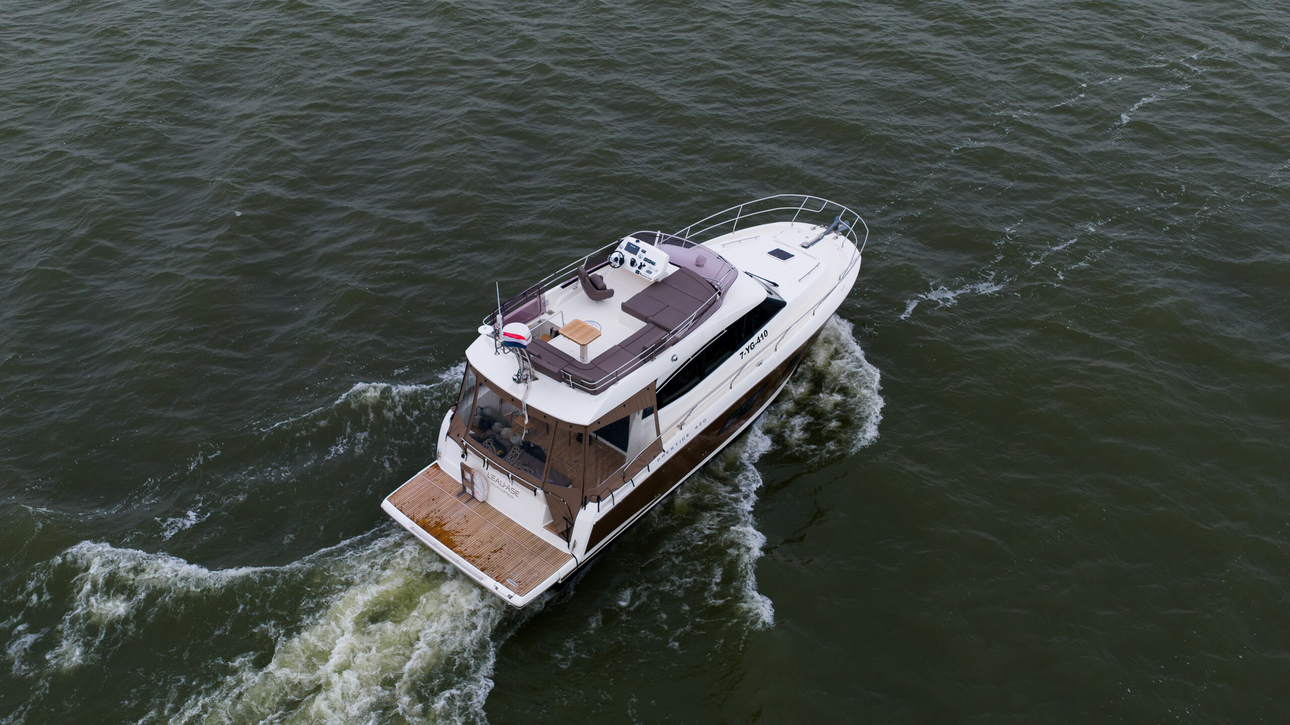 foto: 28 Prestige 420