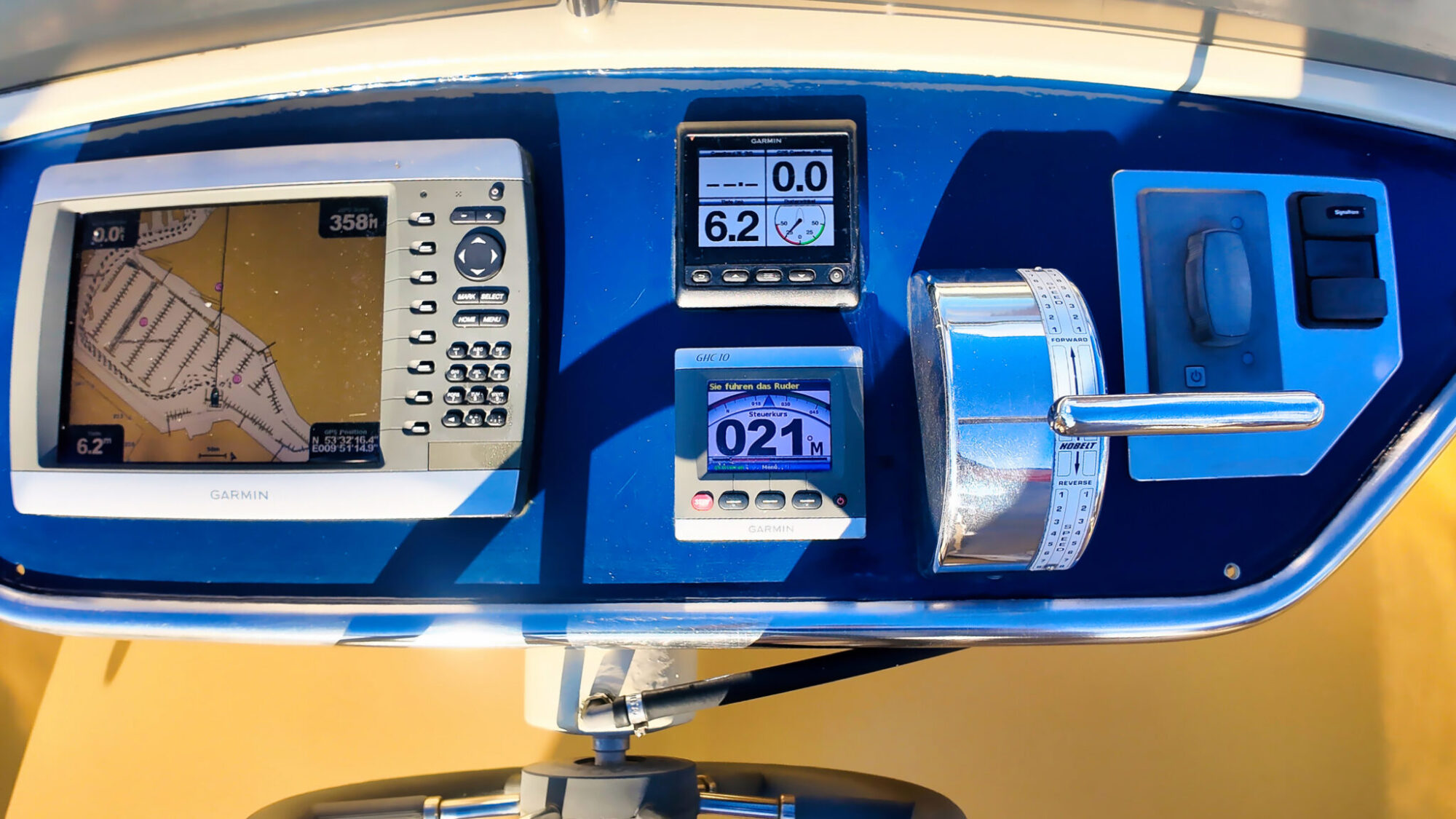 foto: 31 Bruce Roberts Bruce Roberts Euro 12.00 Flybridge