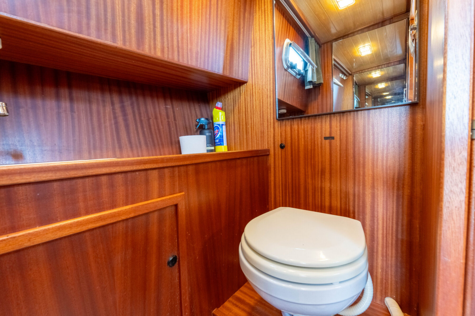 foto: 30 Bege Bege 1000 OK Spiegeldeur