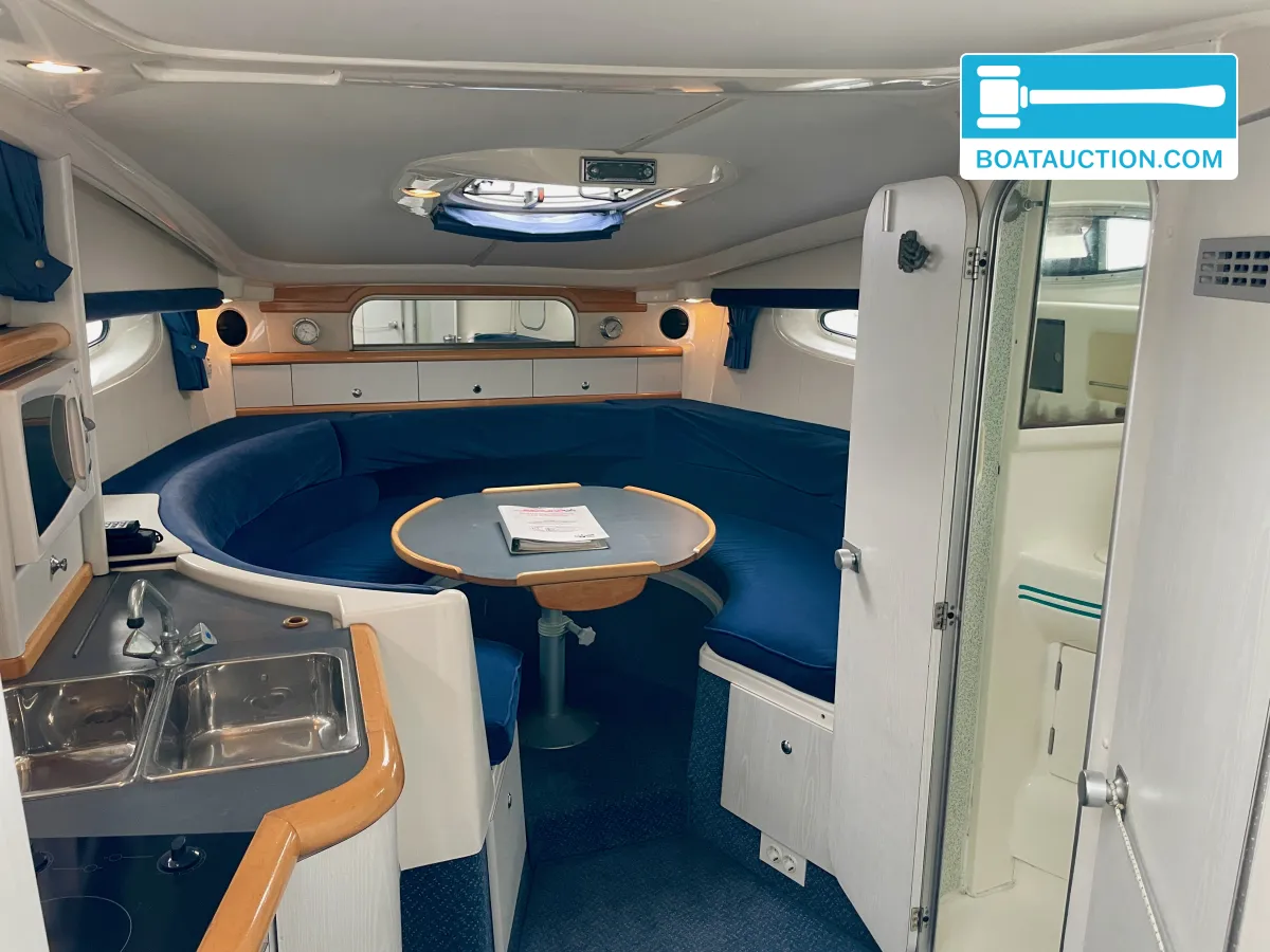 foto: 52 Sealine 310 Sportbridge