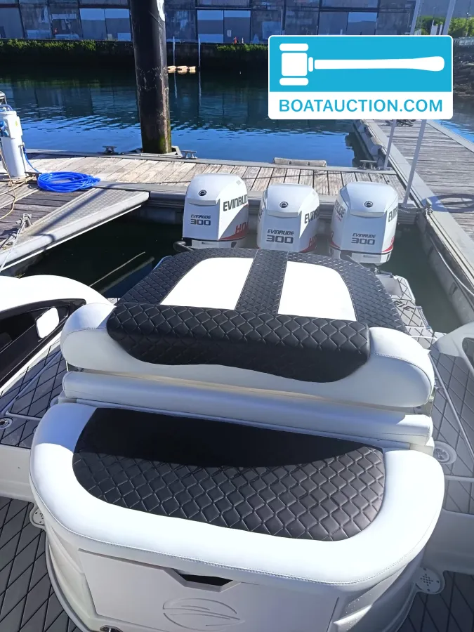 foto: 10 Crownline 315 SCR