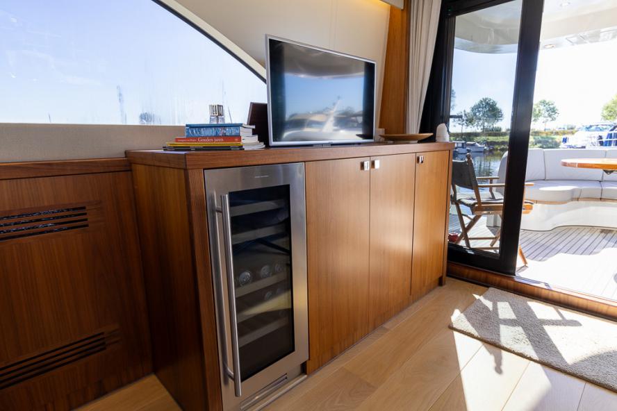 foto: 64 Van den Hoven 1700 Executive MK 2