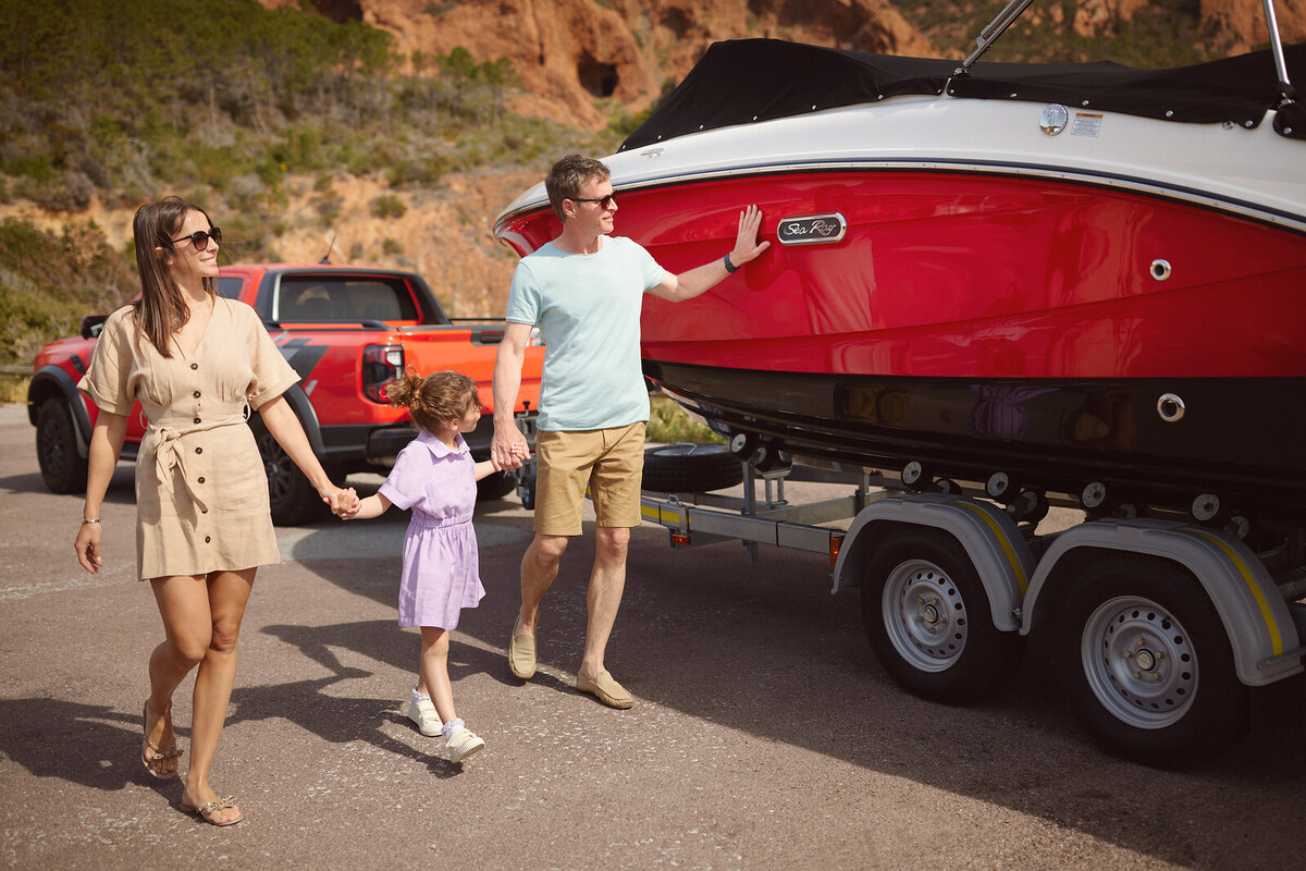 foto: 9 Sea Ray SPX 210 Outboard