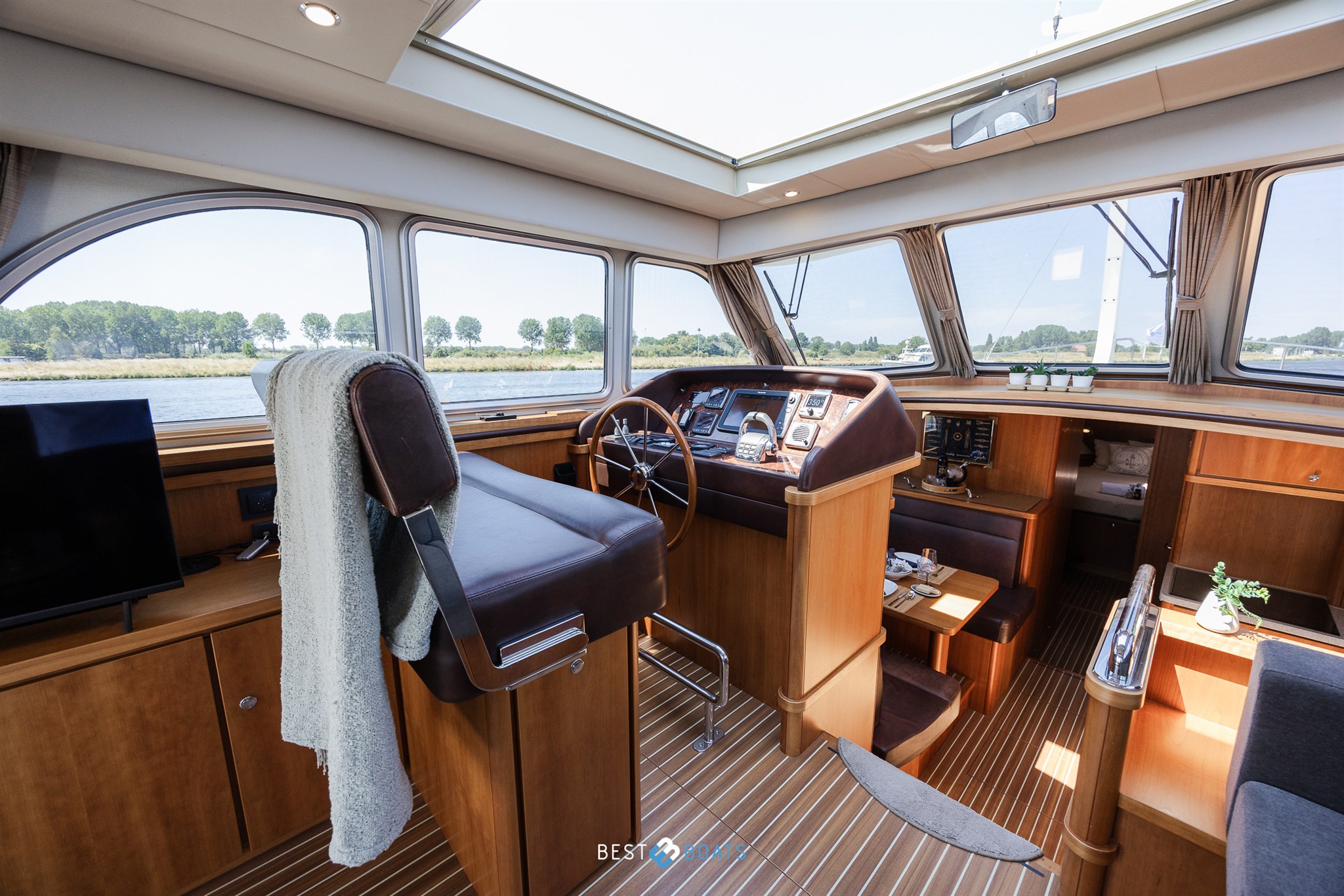 foto: 27 Linssen Grand Sturdy 470 Sedan Wheelhouse