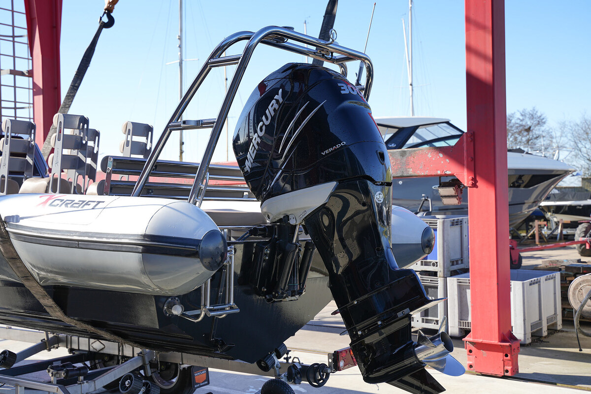 foto: 42 X-Craft R808