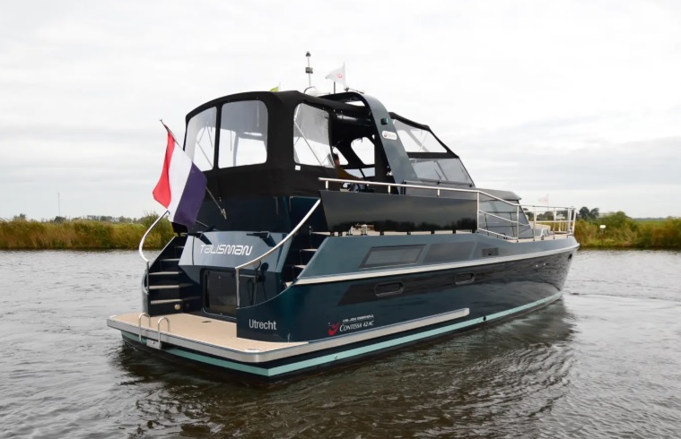 foto: 4 Vri-Jon Contessa 42 AC