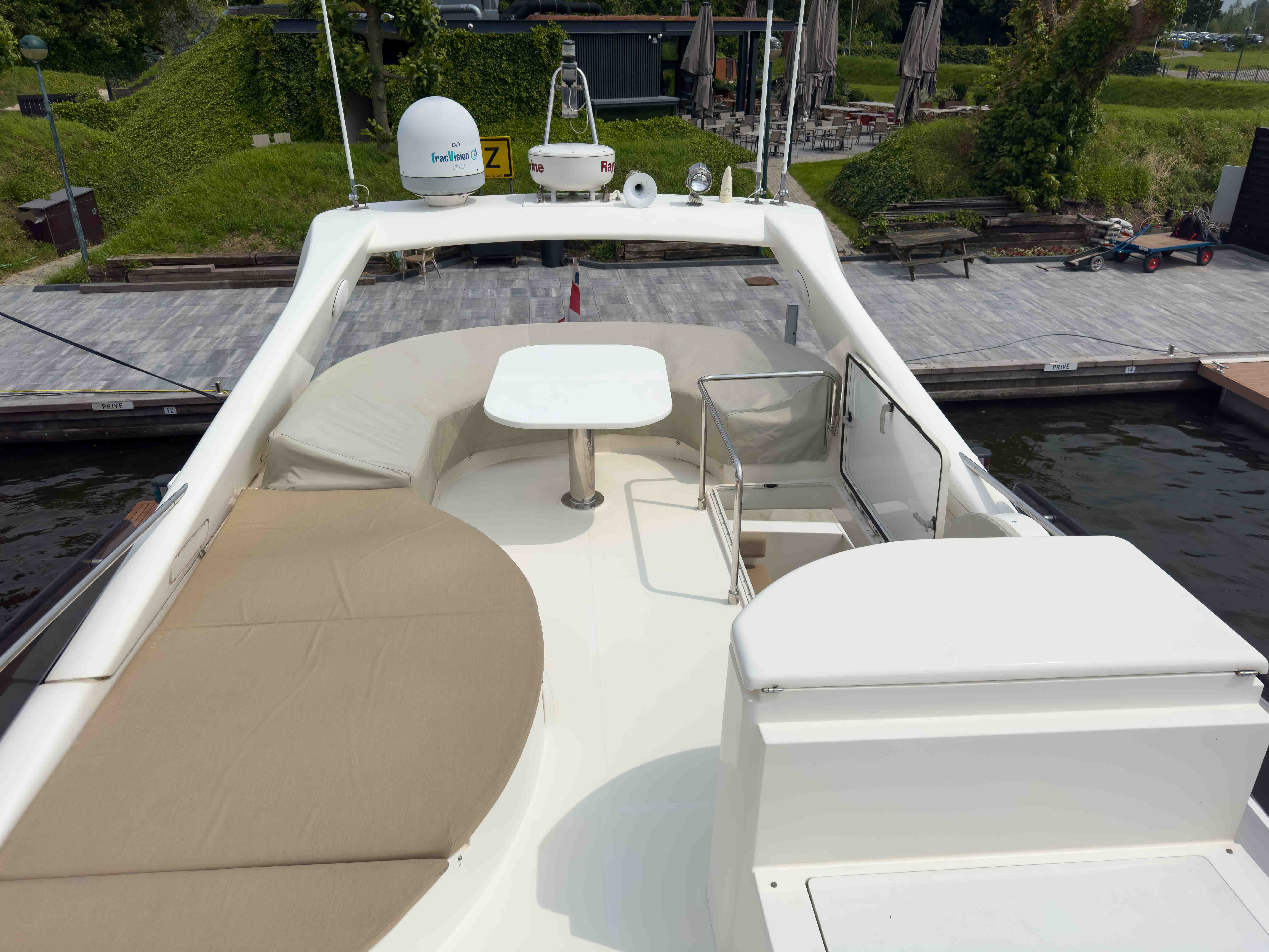 foto: 26 Ferretti Yachts 550
