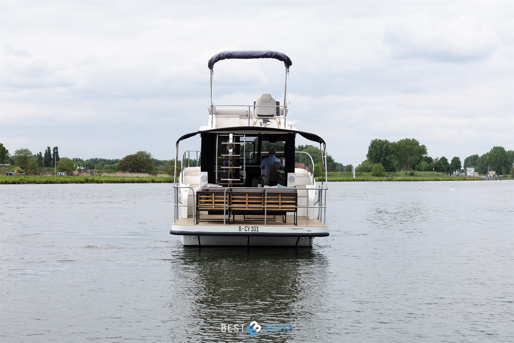 foto: 38 Cobra Yachts Futura 36 Premium Fly